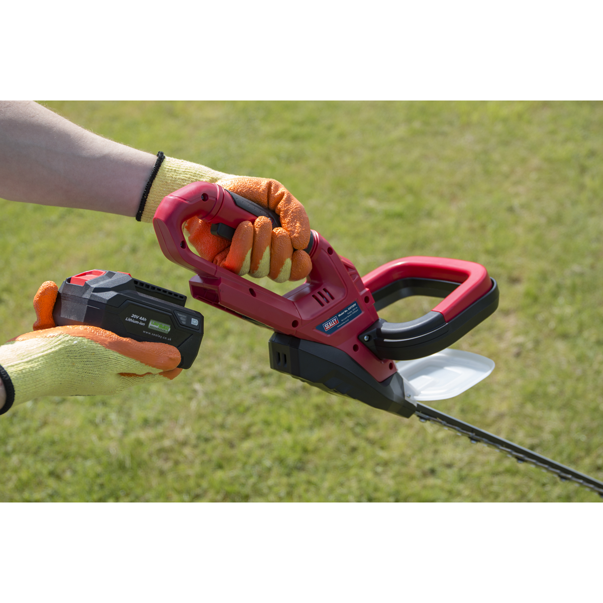 20V Cordless 520mm Hedge Trimmer - Body Only