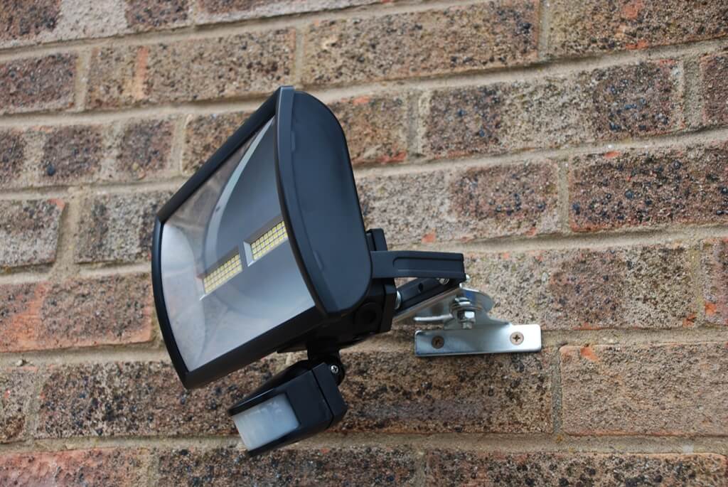 Smiley Swivel bracket to carry 1 x small LED Floodlight up to 1kg