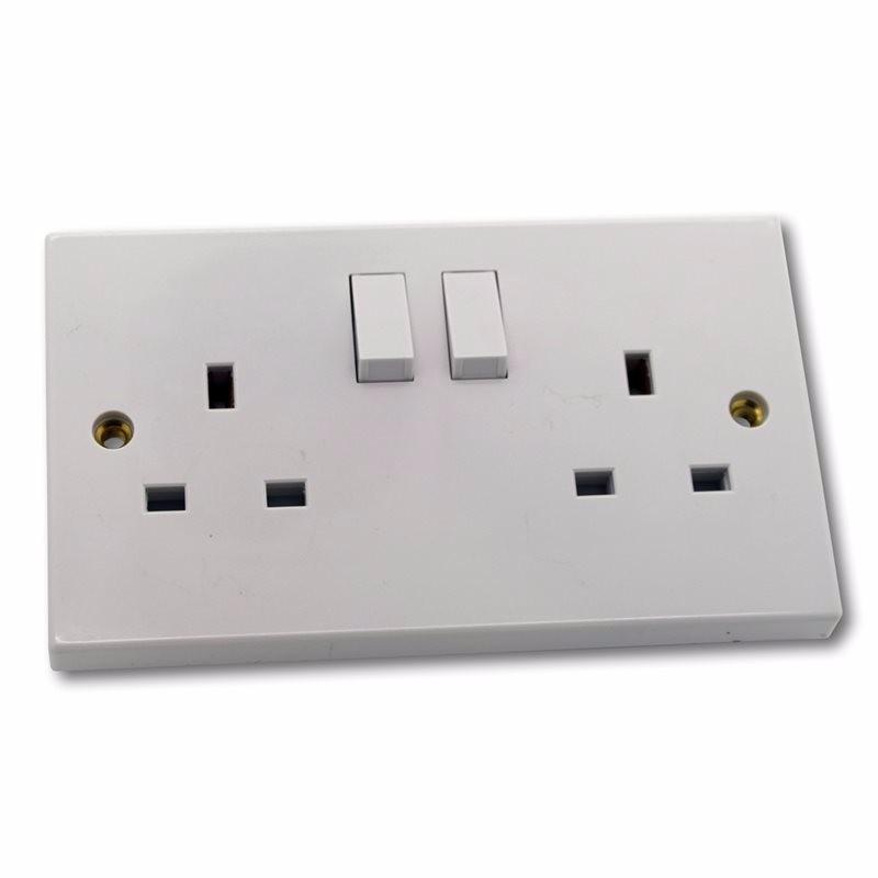 2G 13A White 230V UK 3 Pin Switched Electric Wall Socket