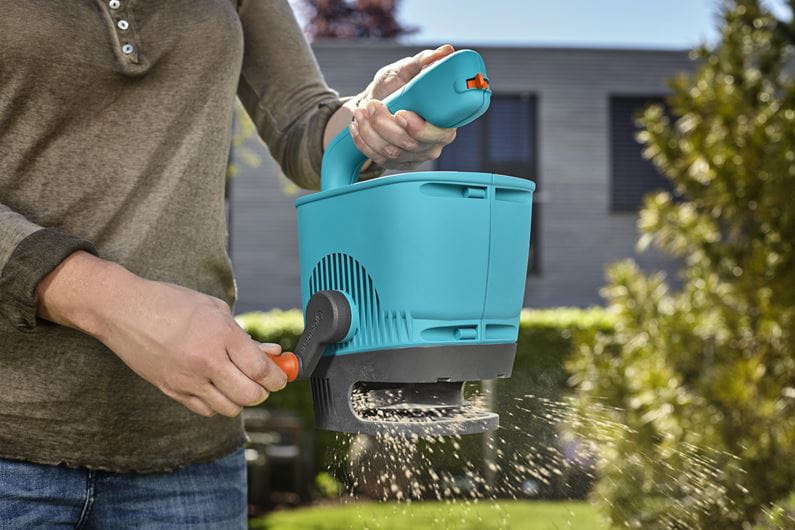 Hand-held Spreader M