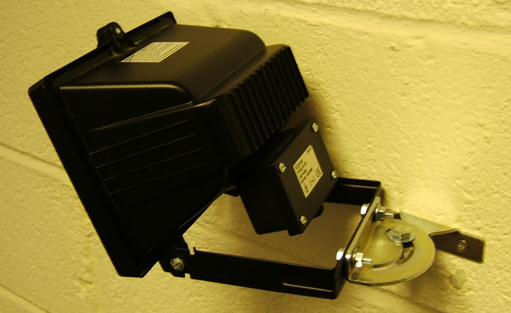 Smiley Swivel bracket to carry 1 x small LED Floodlight up to 1kg