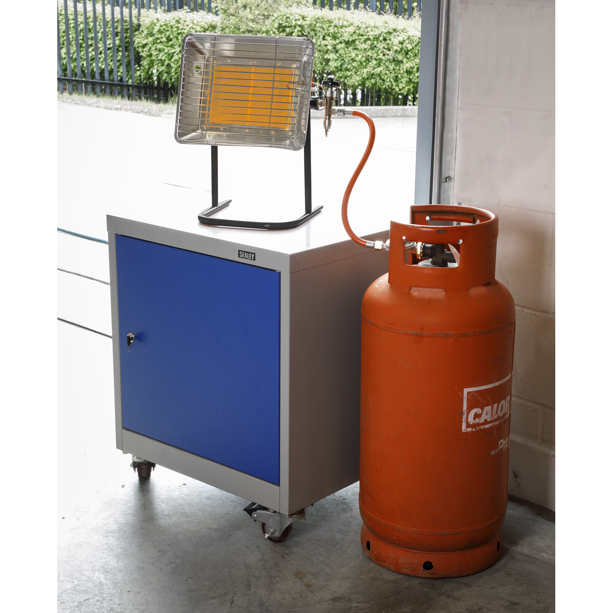 Space Warmer Propane Heater with Stand 10,250-15,354Btu/hr