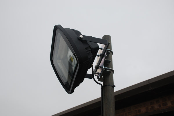 Scaffold pole bracket kit to carry 1 x LED Floodlight up to 8kg