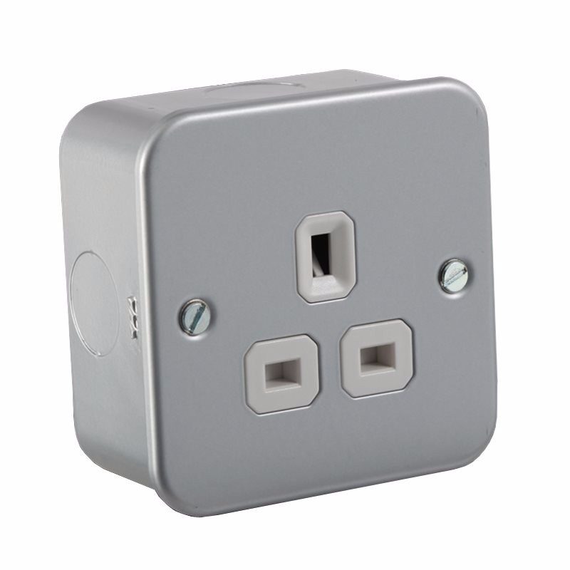 1G DP 13A Metal Clad 230V UK 3 Pin Un-Switched Electric Wall Socket