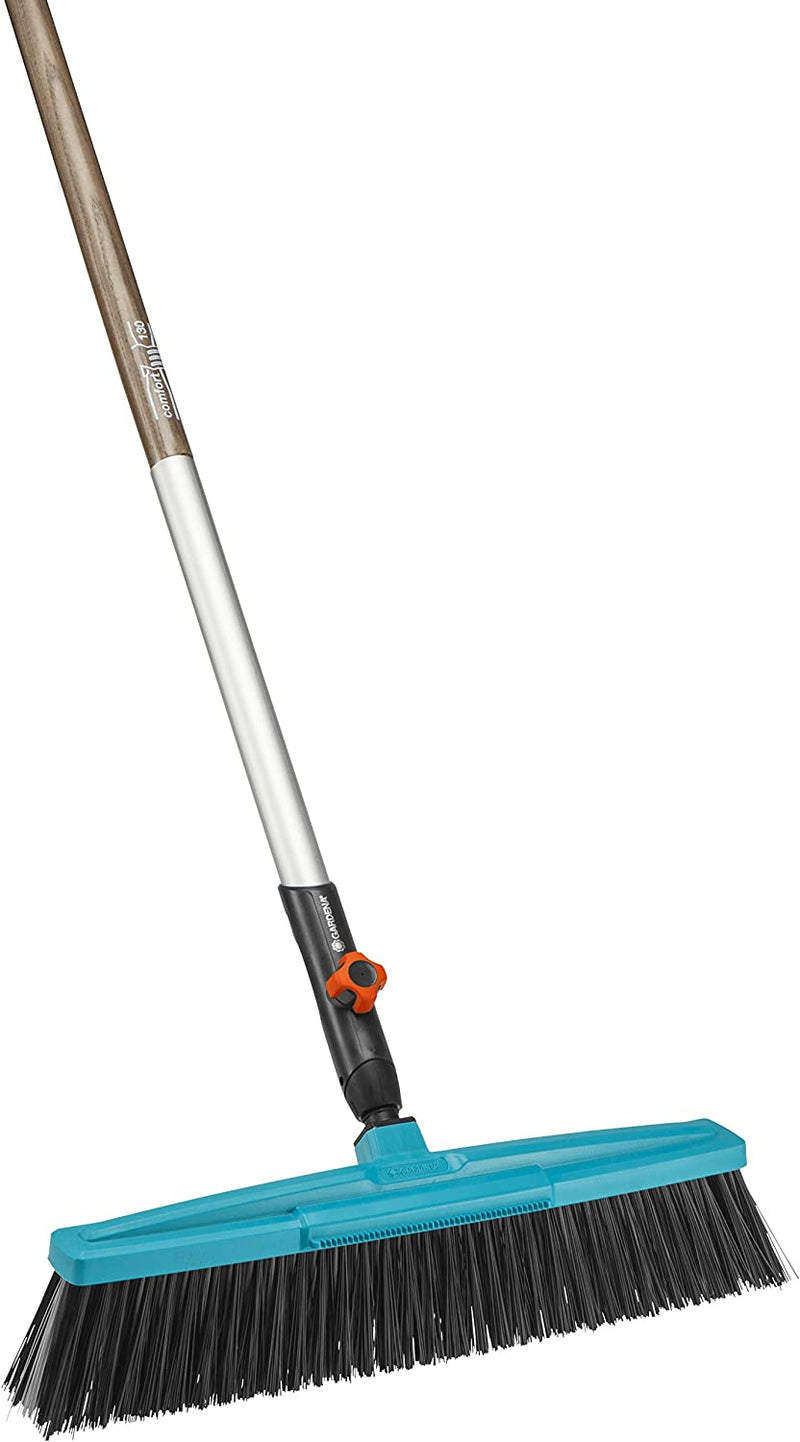 Gardena Combisystem Road Broom & 130cm Wooden Handle