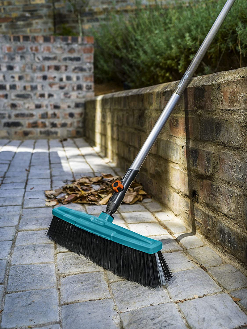 Gardena Combisystem Road Broom & 130cm Wooden Handle